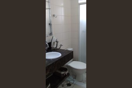 Banheiro  de apartamento para alugar com 3 quartos, 104m² em Jardim Tupanci, Barueri