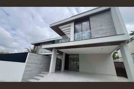 Casa de condomínio à venda com 297m², 4 quartos e 4 vagas Casa de condomínio à venda com 297m², 4 quartos e 4 vagasFoto 02