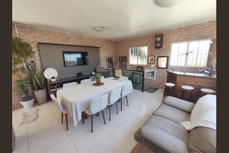 Casa à venda com 3 quartos, 125m² em Jardim Shangrilá (Zona Sul), São Paulo