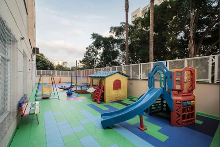 Apartamento à venda com 100m², 4 quartos e 2 vagasÁrea comum - Playground