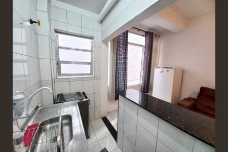 Cozinha de apartamento para alugar com 1 quarto, 35m² em Centro, São Vicente