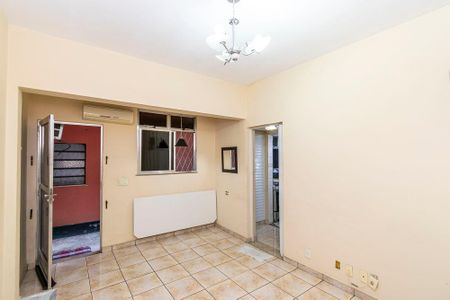 Sala de casa para alugar com 2 quartos, 45m² em Vista Alegre, Rio de Janeiro