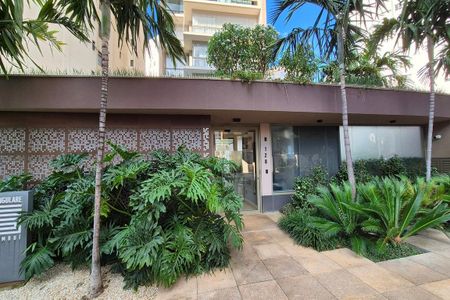 Apartamento à venda com 178m², 2 quartos e 3 vagas Apartamento à venda com 178m², 2 quartos e 3 vagasFachada e Portaria