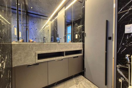 Apartamento à venda com 178m², 2 quartos e 3 vagas Apartamento à venda com 178m², 2 quartos e 3 vagasBanheiro da Suíte