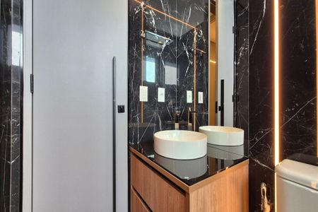 Apartamento à venda com 178m², 2 quartos e 3 vagas Apartamento à venda com 178m², 2 quartos e 3 vagasBanheiro da Suíte