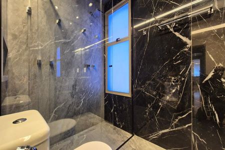 Apartamento à venda com 178m², 2 quartos e 3 vagas Apartamento à venda com 178m², 2 quartos e 3 vagasBanheiro da Suíte