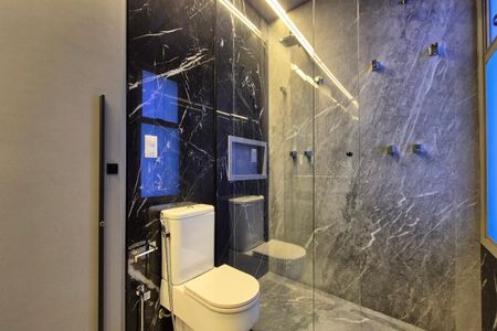 Apartamento à venda com 178m², 2 quartos e 3 vagas Apartamento à venda com 178m², 2 quartos e 3 vagasBanheiro da Suíte