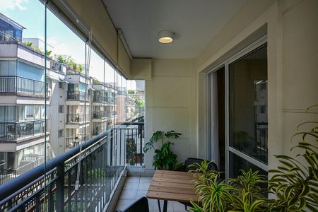 Apartamento para alugar com 72m², 2 quartos e 2 vagasVaranda