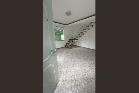 Casa de Condomínio para alugar com 4 quartos, 380m² em Taquara, Rio de Janeiro