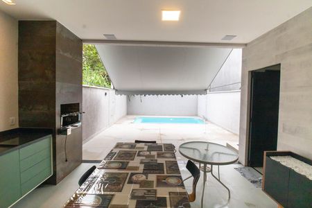 Casa à venda com 180m², 3 quartos e 2 vagas Casa à venda com 180m², 3 quartos e 2 vagasÁrea gourmet