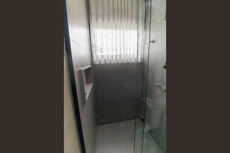 Casa à venda com 180m², 3 quartos e 2 vagas Casa à venda com 180m², 3 quartos e 2 vagasBanheiro Social