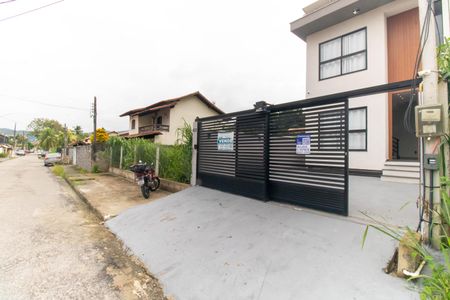 Casa à venda com 180m², 3 quartos e 2 vagas Casa à venda com 180m², 3 quartos e 2 vagasPlaquinha