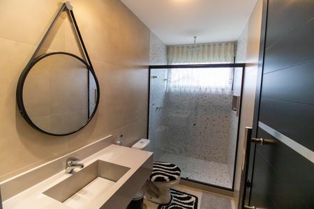 Casa à venda com 180m², 3 quartos e 2 vagas Casa à venda com 180m², 3 quartos e 2 vagasBanheiro da Suíte
