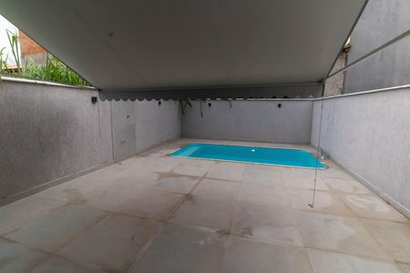 Casa à venda com 180m², 3 quartos e 2 vagas Casa à venda com 180m², 3 quartos e 2 vagasÁrea externa