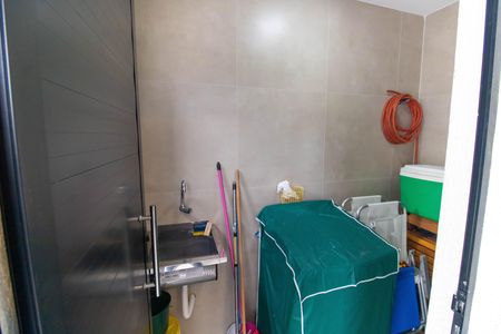 Casa à venda com 180m², 3 quartos e 2 vagas Casa à venda com 180m², 3 quartos e 2 vagasÁrea de Serviço