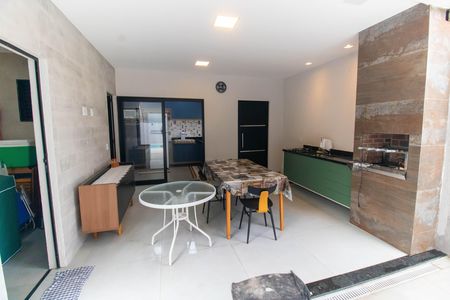 Casa à venda com 180m², 3 quartos e 2 vagas Casa à venda com 180m², 3 quartos e 2 vagasÁrea gourmet
