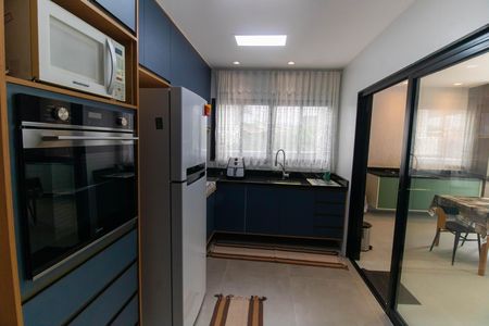 Casa à venda com 180m², 3 quartos e 2 vagas Casa à venda com 180m², 3 quartos e 2 vagasCozinha