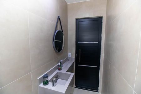 Casa à venda com 180m², 3 quartos e 2 vagas Casa à venda com 180m², 3 quartos e 2 vagasBanheiro Social