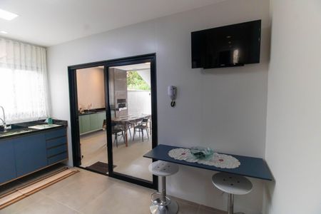 Casa à venda com 180m², 3 quartos e 2 vagas Casa à venda com 180m², 3 quartos e 2 vagasCozinha