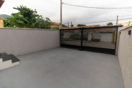 Casa à venda com 180m², 3 quartos e 2 vagas Casa à venda com 180m², 3 quartos e 2 vagasÁrea externa