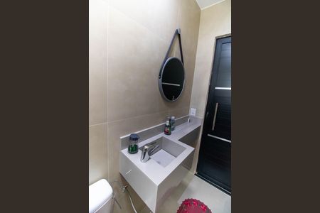 Casa à venda com 180m², 3 quartos e 2 vagas Casa à venda com 180m², 3 quartos e 2 vagasBanheiro Social