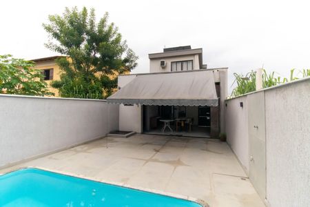 Casa à venda com 180m², 3 quartos e 2 vagas Casa à venda com 180m², 3 quartos e 2 vagasÁrea externa