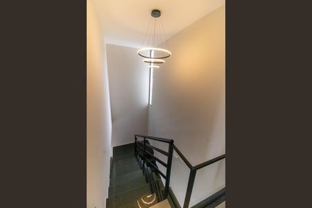 Casa à venda com 180m², 3 quartos e 2 vagas Casa à venda com 180m², 3 quartos e 2 vagasEscada