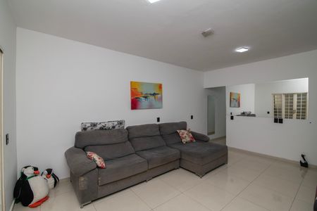 Casa para alugar com 142m², 2 quartos e 8 vagasSala