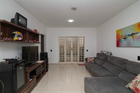 Casa para alugar com 142m², 2 quartos e 8 vagasSala