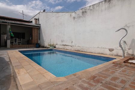 Casa para alugar com 142m², 2 quartos e 8 vagas Casa para alugar com 142m², 2 quartos e 8 vagasPiscina