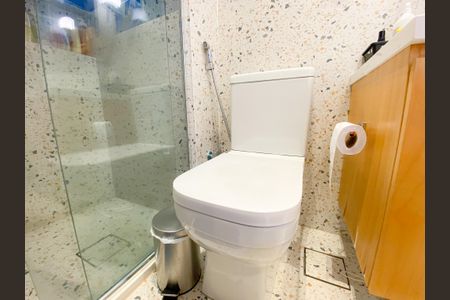 Apartamento à venda com 71m², 2 quartos e 2 vagasBanheiro Social