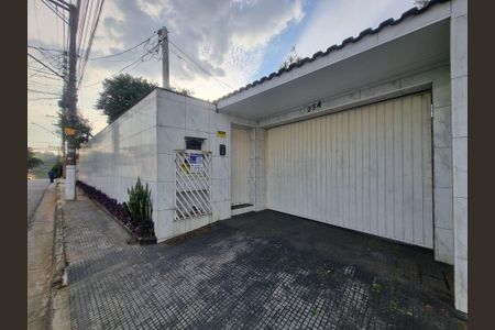 Casa para alugar com 361m², 3 quartos e 10 vagasFachada