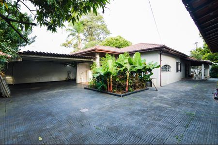 Casa para alugar com 361m², 3 quartos e 10 vagasQuintal