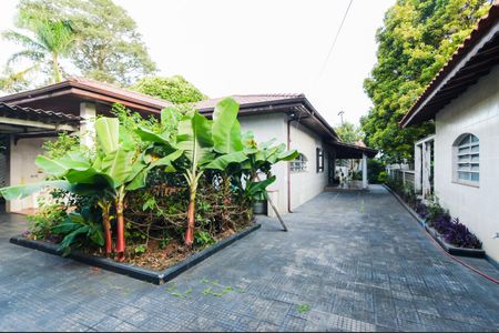 Casa para alugar com 361m², 3 quartos e 10 vagasQuintal