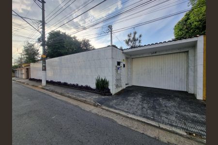 Casa para alugar com 361m², 3 quartos e 10 vagasFachada