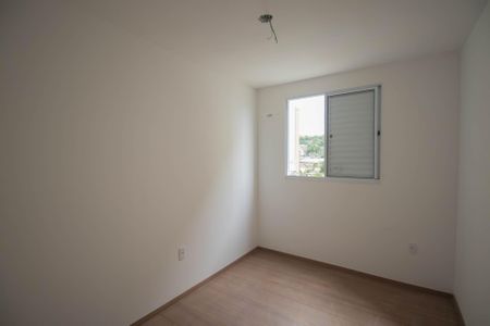 Quarto 1 de apartamento para alugar com 2 quartos, 47m² em Rio do Ouro, São Gonçalo