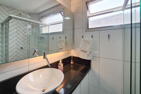 Apartamento à venda com 66m², 2 quartos e 1 vagaBanheiro Social