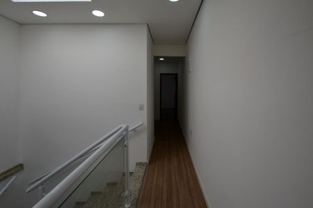 Corredor de casa à venda com 3 quartos, 140m² em Jardim Olímpia, São Paulo