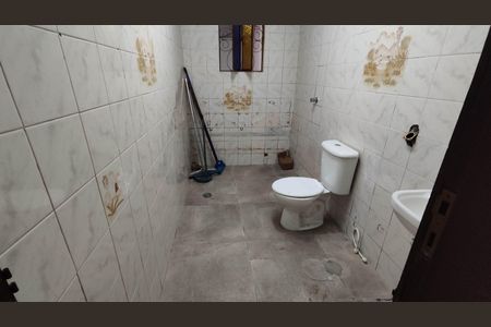 Casa à venda com 180m², 4 quartos e 1 vagaBanheiro social 2