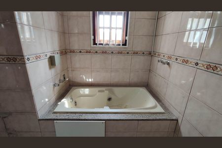 Banheiro da Suíte de casa à venda com 4 quartos, 180m² em Guaianases, São Paulo