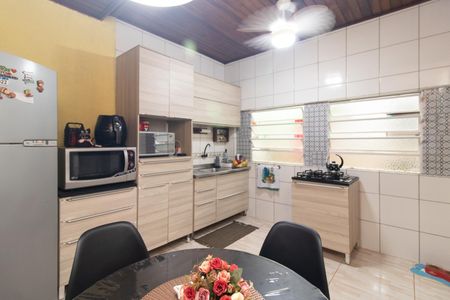 Casa à venda com 130m², 2 quartos e 2 vagasCozinha