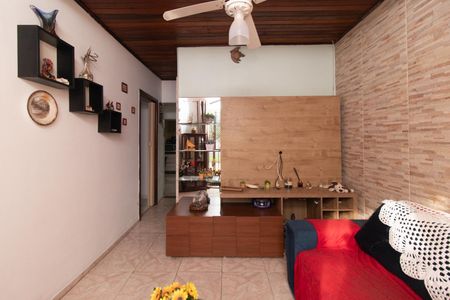 Casa à venda com 130m², 2 quartos e 2 vagasSala