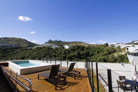 Apartamento à venda com 78m², 2 quartos e 2 vagasÁrea comum - Piscina