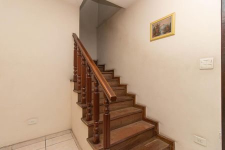 Casa à venda com 127m², 2 quartos e 2 vagasEscada