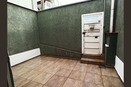 Casa à venda com 120m², 2 quartos e 1 vagaQuintal