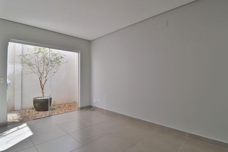Sala de casa de condomínio para alugar com 3 quartos, 133m² em Jardim Inconfidência, Uberlândia