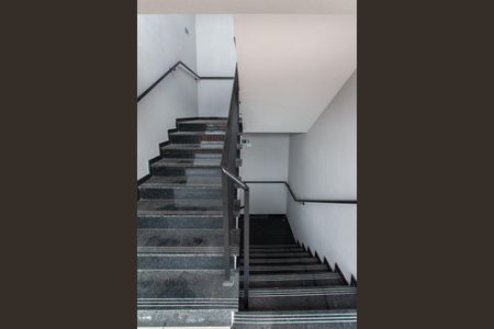 Apartamento à venda com 90m², 2 quartos e 1 vagaEscada