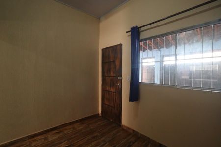 Casa para alugar com 65m², 2 quartos e 2 vagasSala