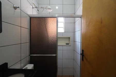 Casa para alugar com 65m², 2 quartos e 2 vagasBanheiro