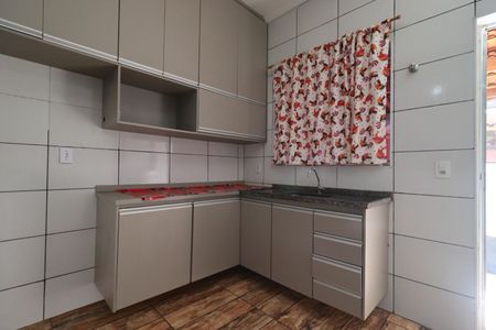 Casa para alugar com 65m², 2 quartos e 2 vagasCozinha